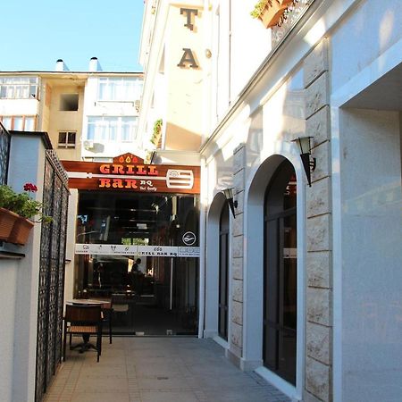 Leon Boutique Hotel Сухумі Екстер'єр фото
