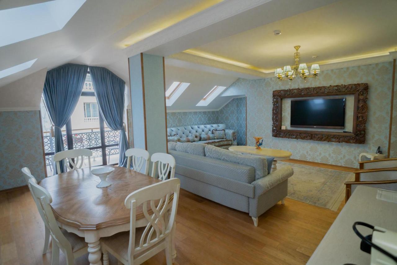 Leon Boutique Hotel Сухумі Екстер'єр фото