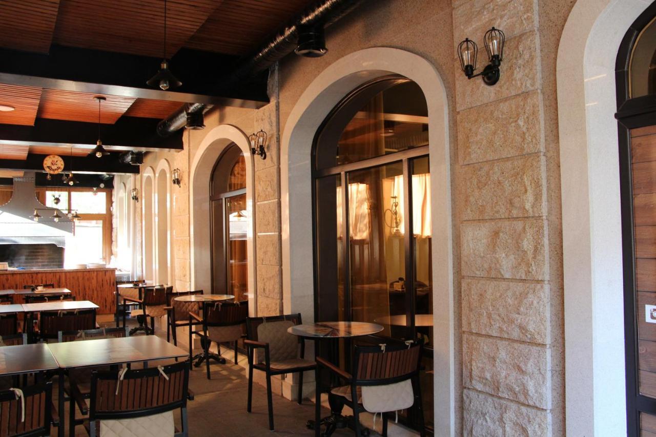 Leon Boutique Hotel Сухумі Екстер'єр фото