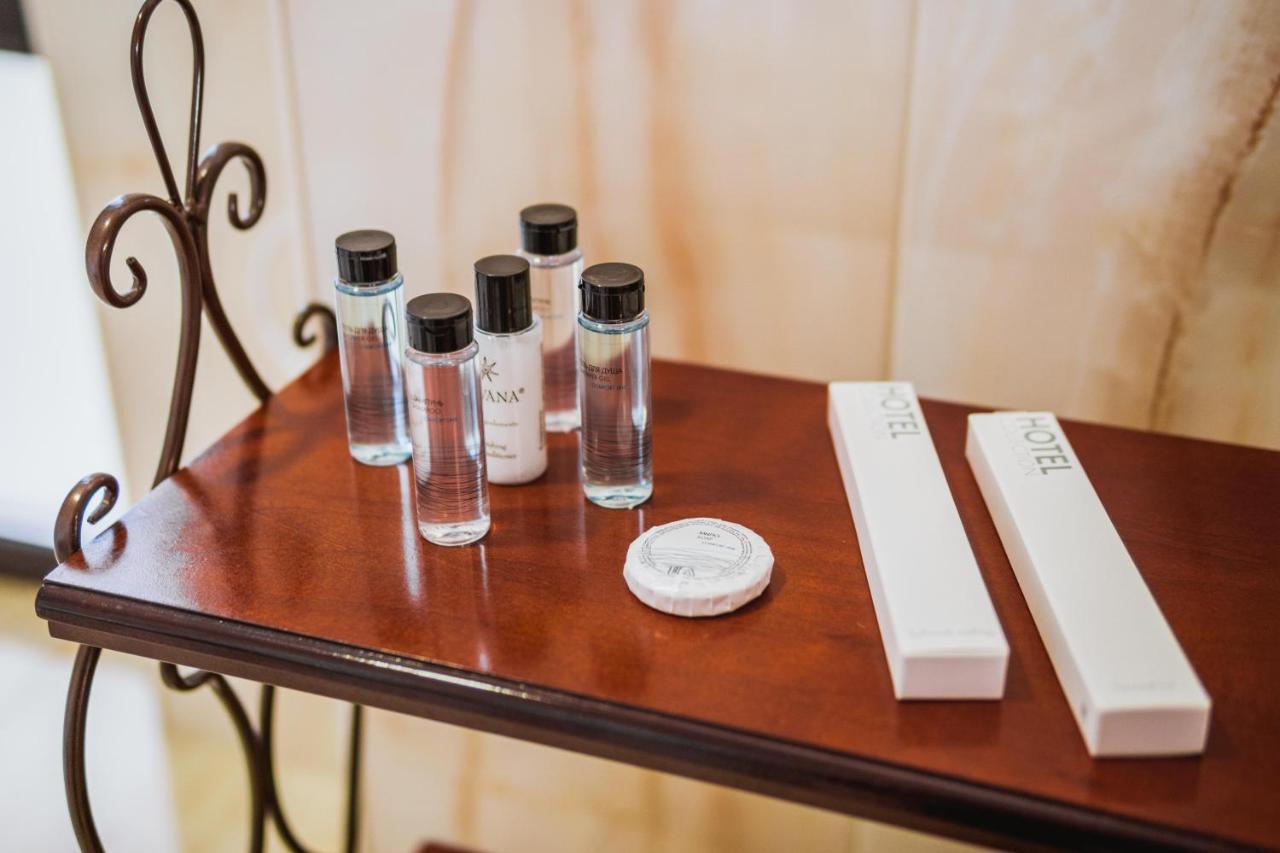Leon Boutique Hotel Сухумі Екстер'єр фото