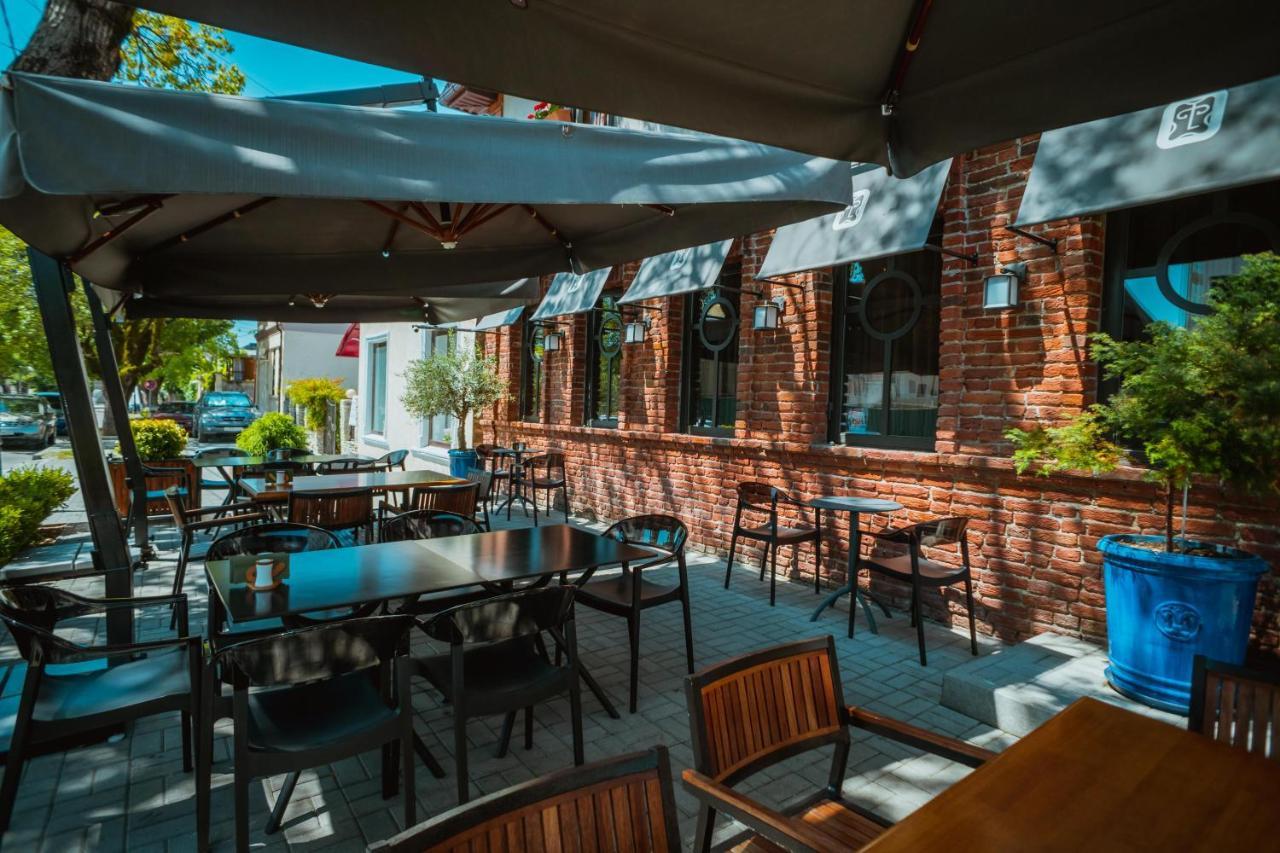 Leon Boutique Hotel Сухумі Екстер'єр фото
