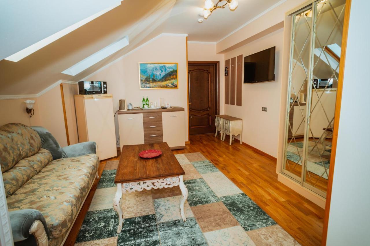Leon Boutique Hotel Сухумі Екстер'єр фото