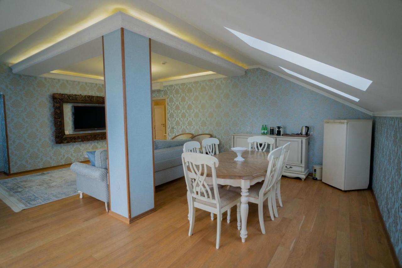 Leon Boutique Hotel Сухумі Екстер'єр фото