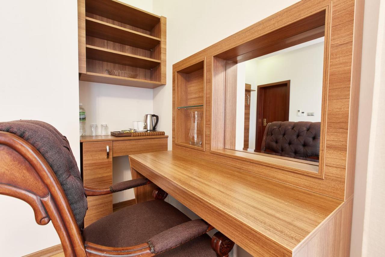 Leon Boutique Hotel Сухумі Екстер'єр фото