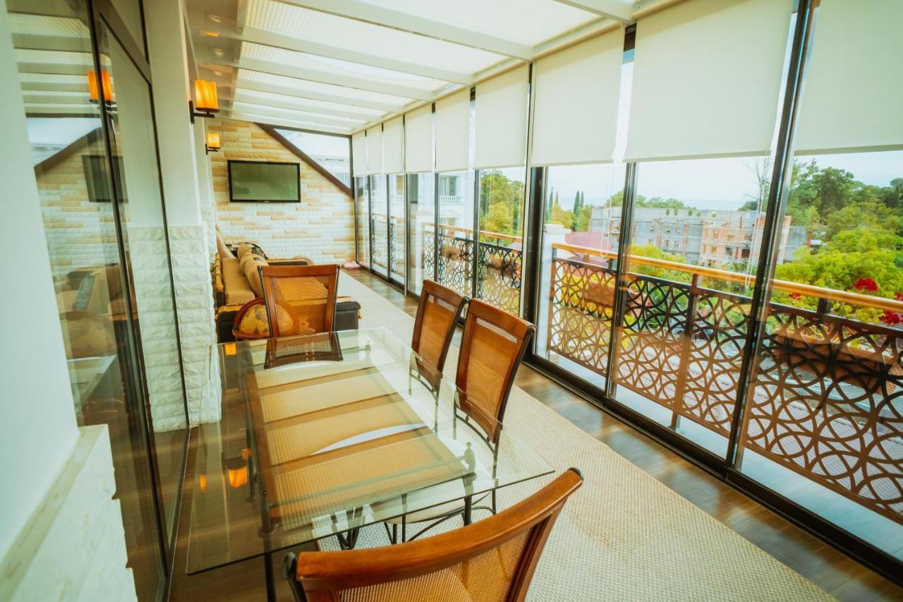 Leon Boutique Hotel Сухумі Екстер'єр фото
