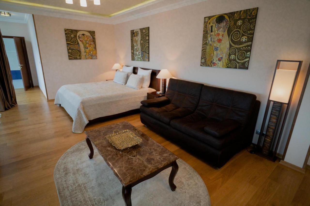 Leon Boutique Hotel Сухумі Екстер'єр фото