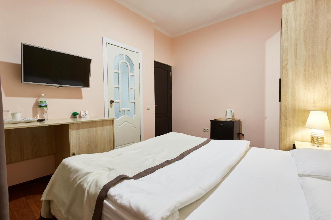 Leon Boutique Hotel Сухумі Екстер'єр фото